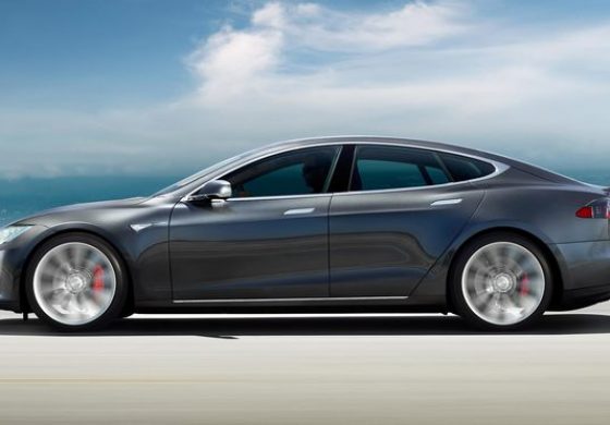 Tesla a prezentat cel mai rapid automobil de serie din lume: ajunge de la zero la 60 de mile/ora in 2,5 secunde