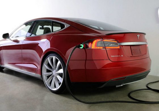 Tesla a inlaturat termenul “Autopilot” de pe site-ul din China al companiei, in urma unui accident